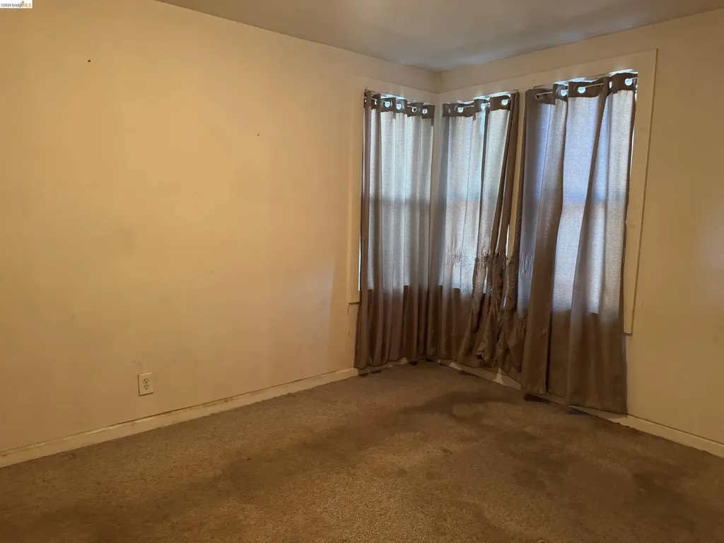 27 Robinson Avenue Pittsburg CA 94565