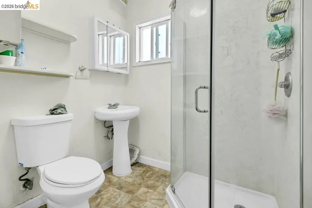 1090 70th Avenue Oakland CA 94621