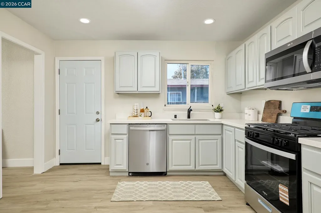 48 Leland Road Pittsburg CA 94565