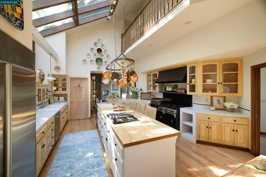 85 La Cuesta Road Orinda CA 94563