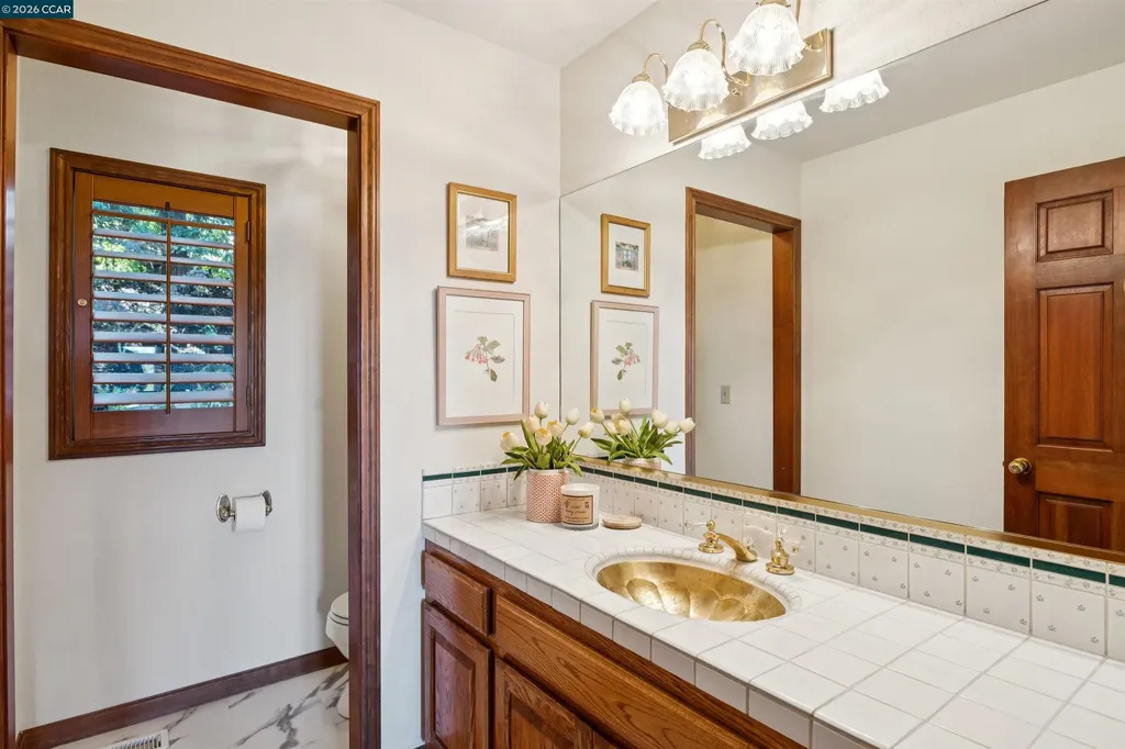85 La Cuesta Road Orinda CA 94563