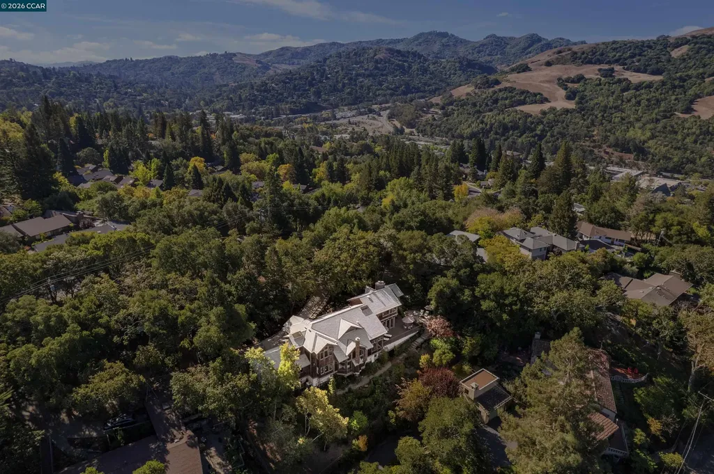 85 La Cuesta Road Orinda CA 94563