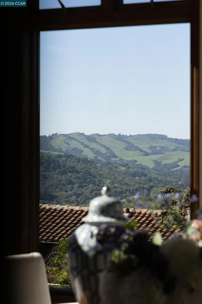 85 La Cuesta Road Orinda CA 94563
