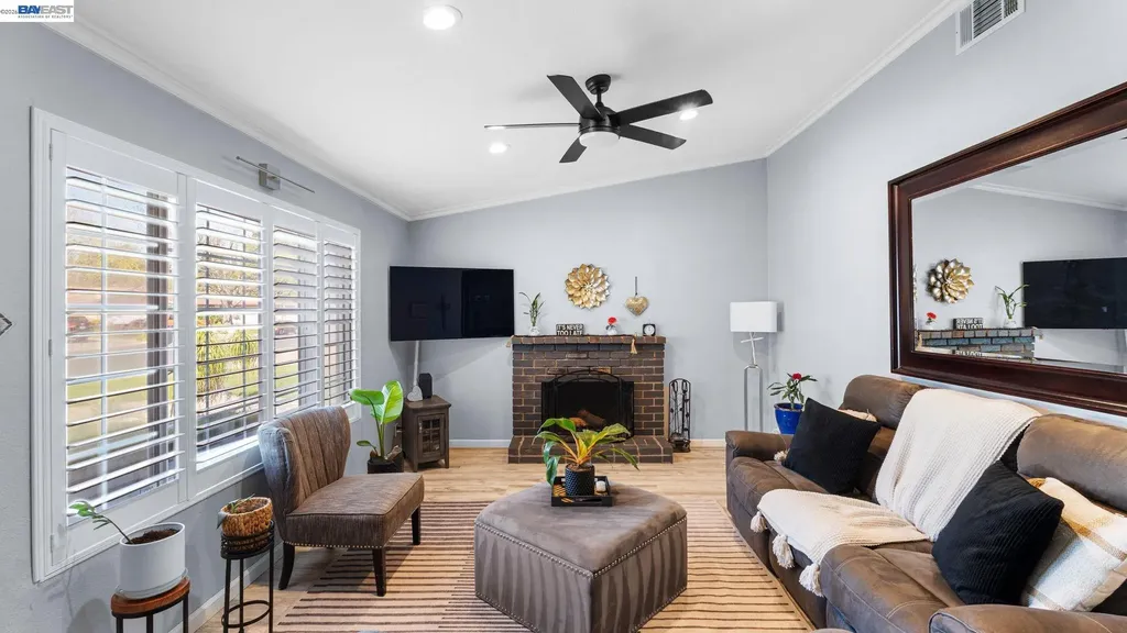 1143 Bedford Vacaville CA 95687