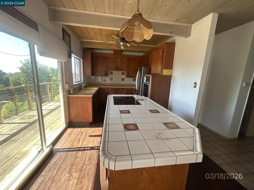 6233 Leona Street Oakland CA 94605