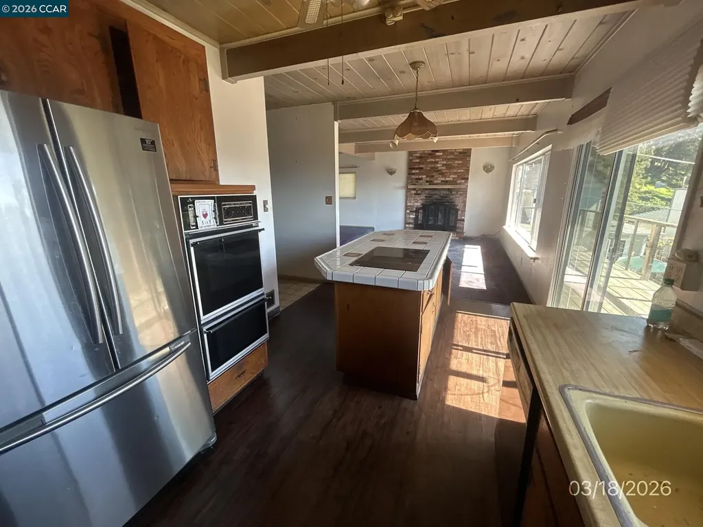 6233 Leona Street Oakland CA 94605
