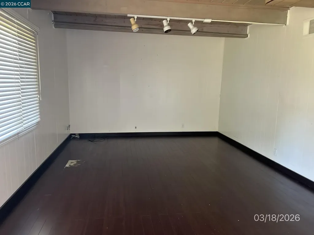 6233 Leona Street Oakland CA 94605