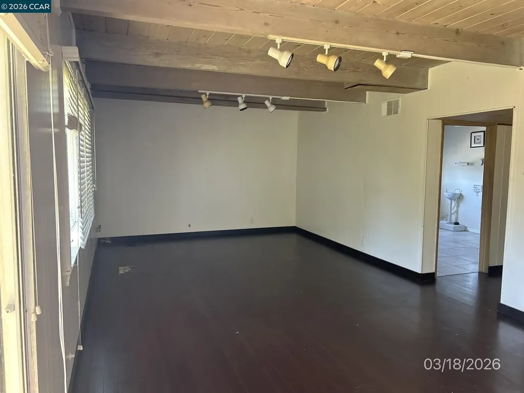 6233 Leona Street Oakland CA 94605