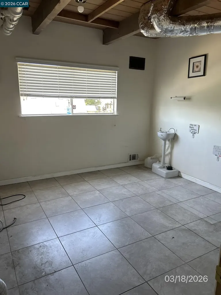6233 Leona Street Oakland CA 94605