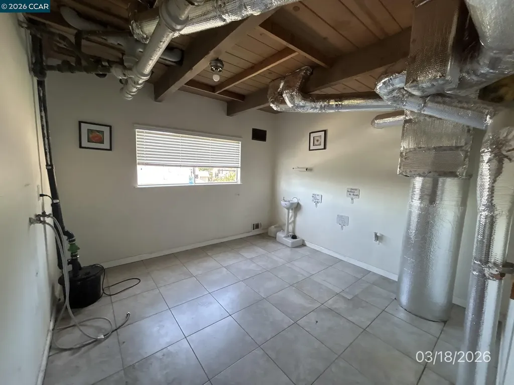 6233 Leona Street Oakland CA 94605