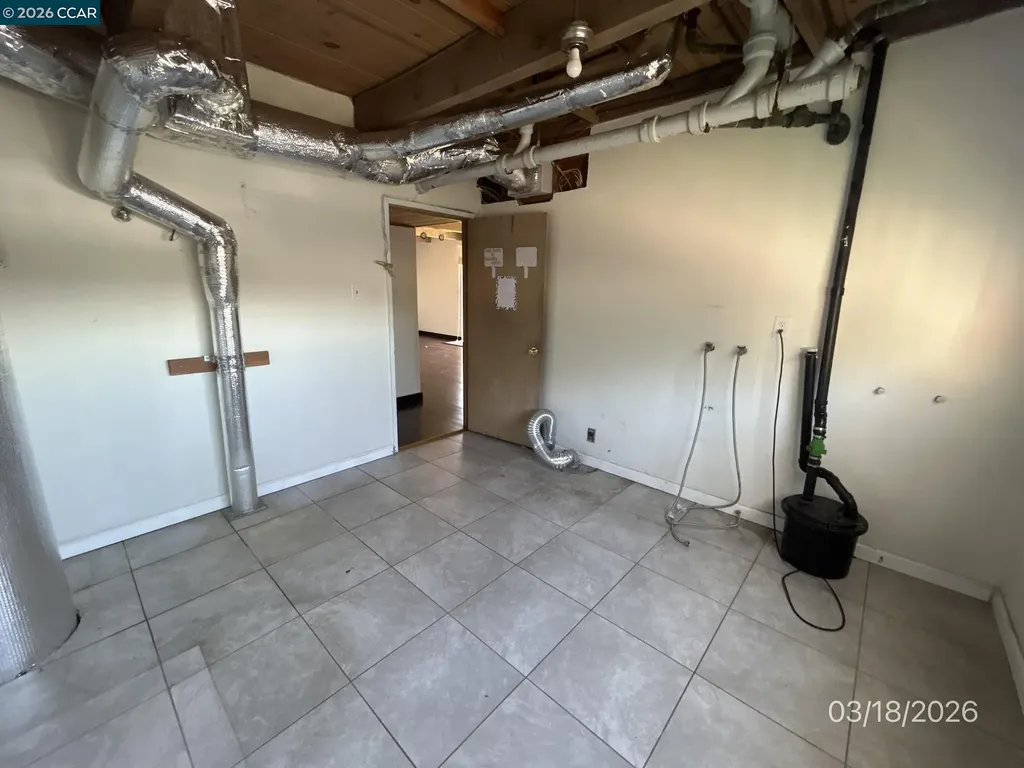 6233 Leona Street Oakland CA 94605