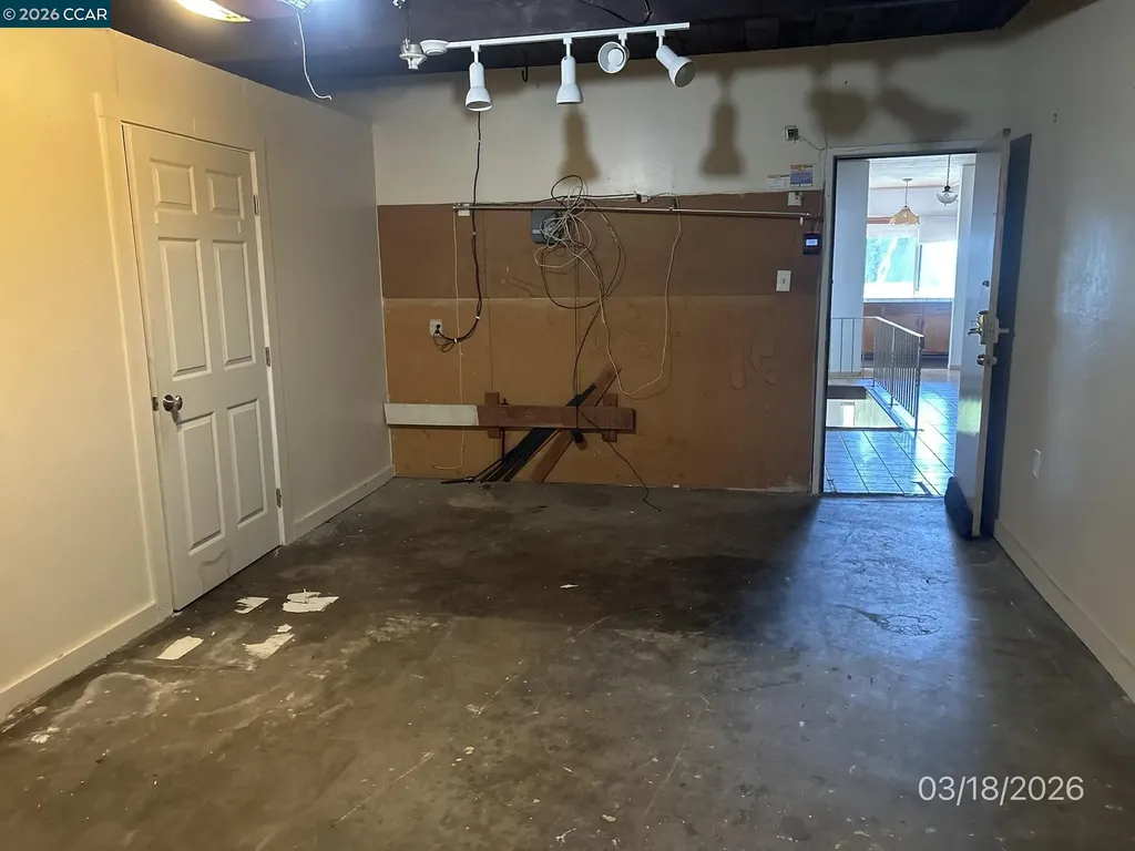 6233 Leona Street Oakland CA 94605