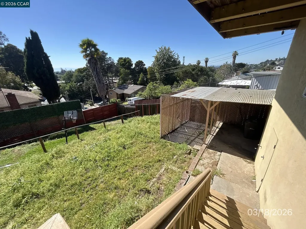 6233 Leona Street Oakland CA 94605
