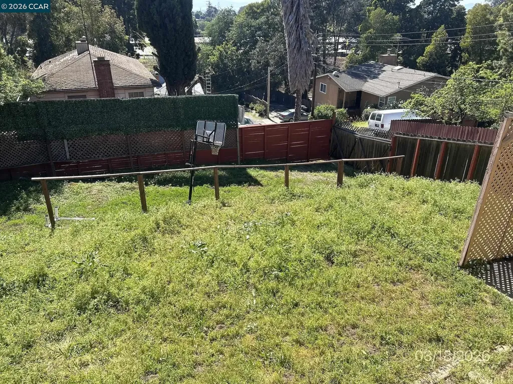 6233 Leona Street Oakland CA 94605