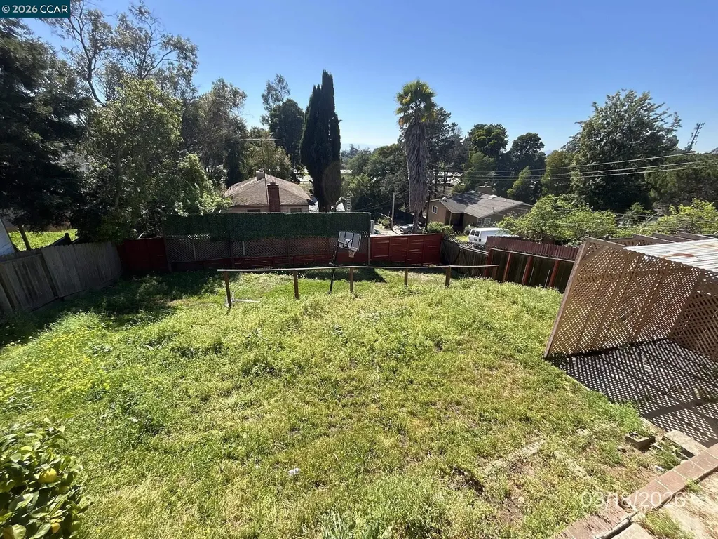 6233 Leona Street Oakland CA 94605
