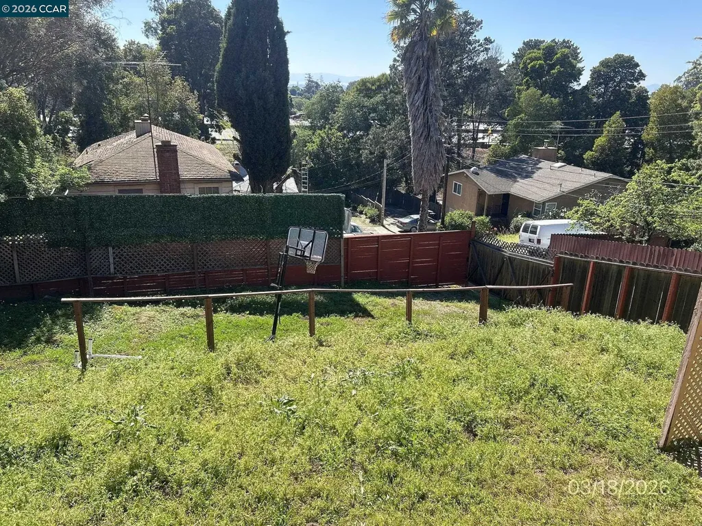 6233 Leona Street Oakland CA 94605