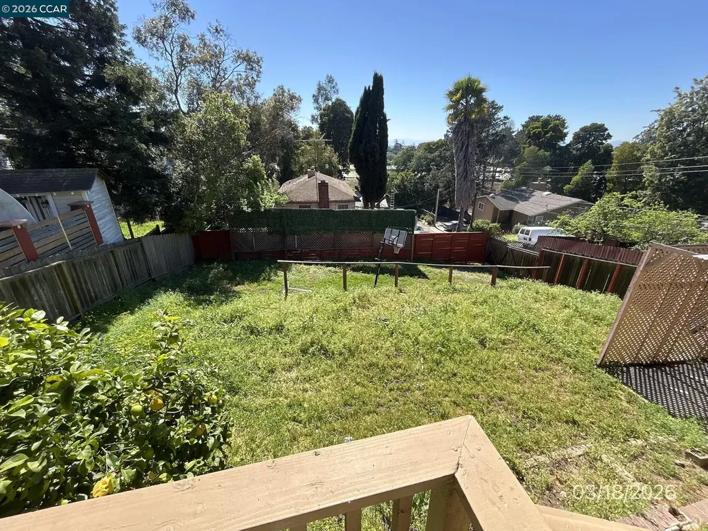 6233 Leona Street Oakland CA 94605