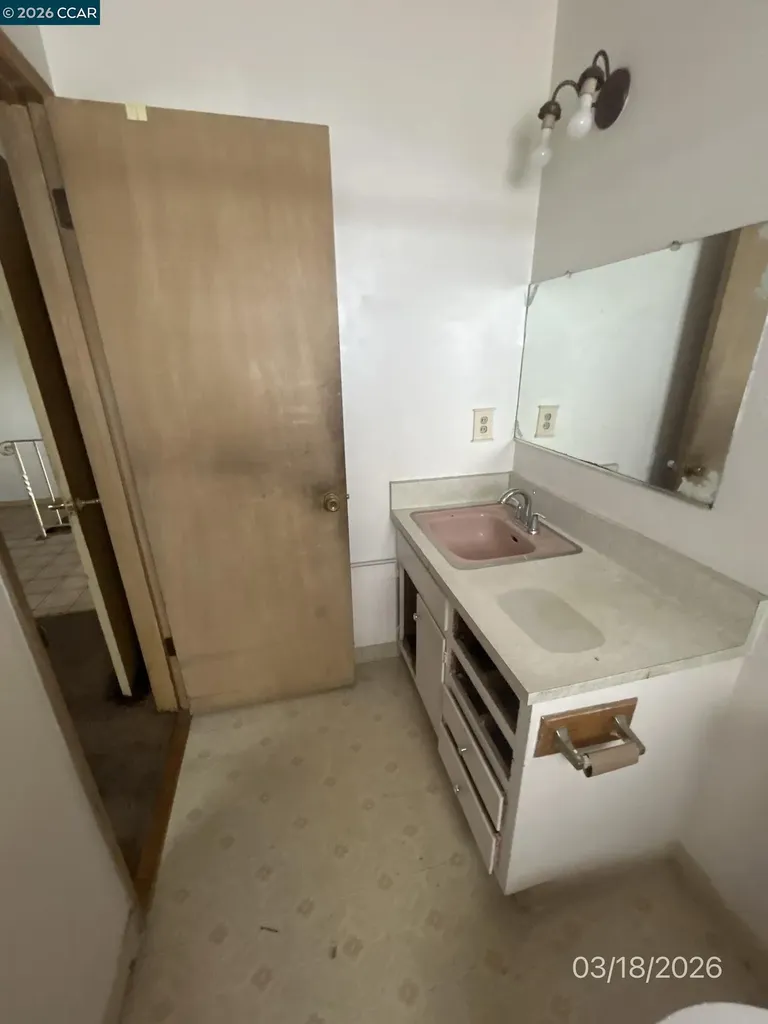 6233 Leona Street Oakland CA 94605