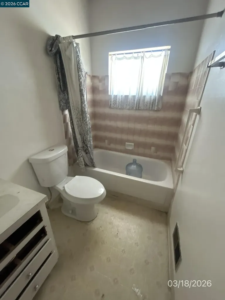 6233 Leona Street Oakland CA 94605