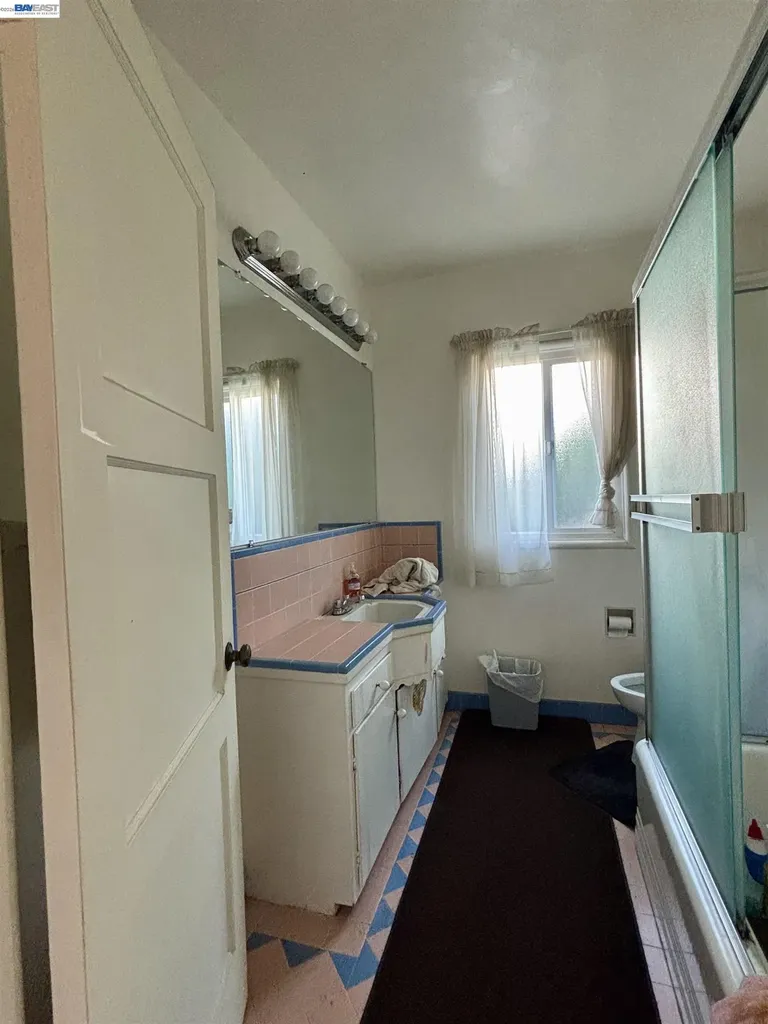 4101 Mountain View Avenue Oakland CA 94605