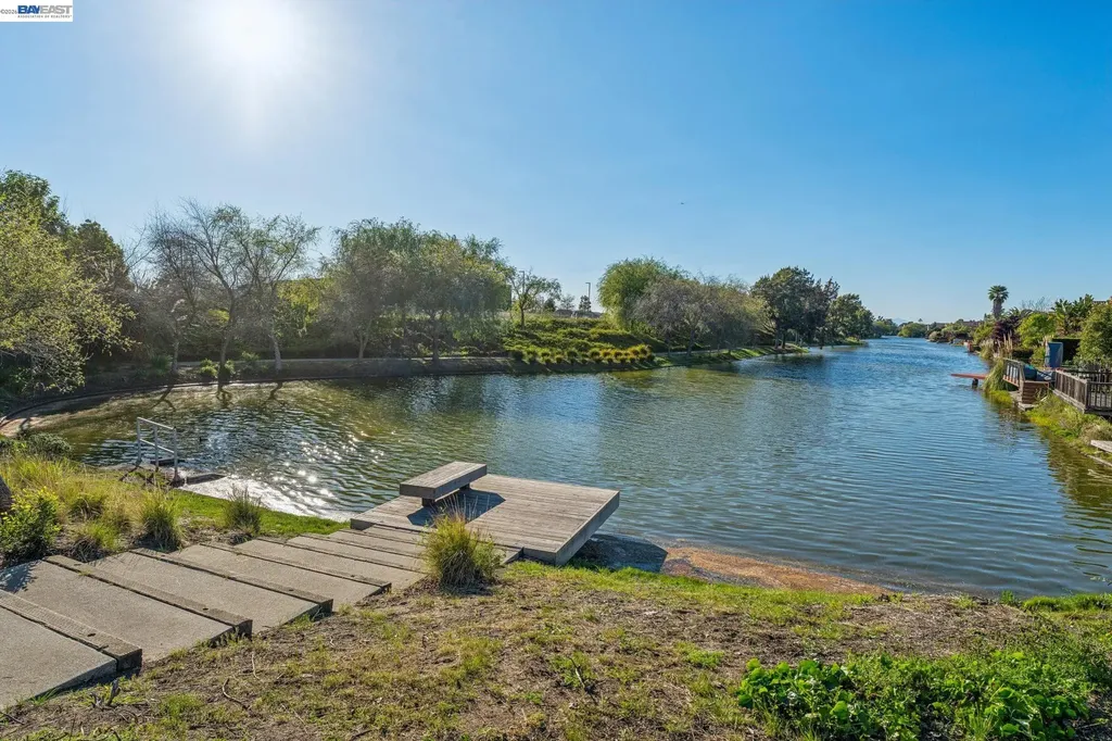 321 Ratto Road Alameda CA 94502