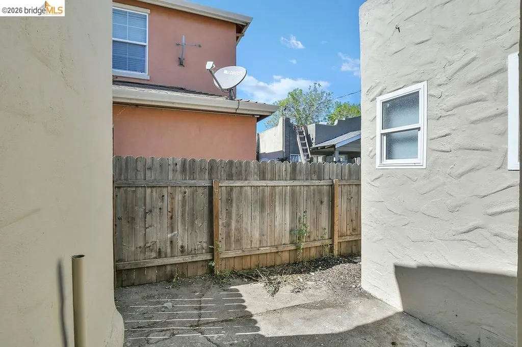 1160 West Street Pittsburg CA 94565