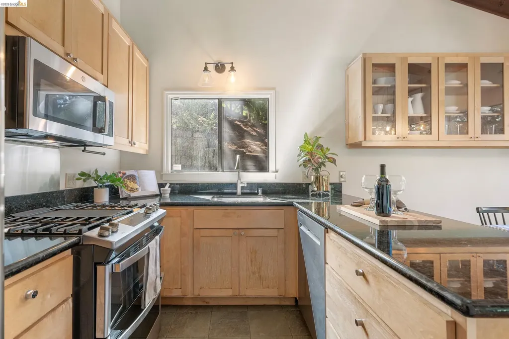 6600 Heather Ridge Way Oakland CA 94611