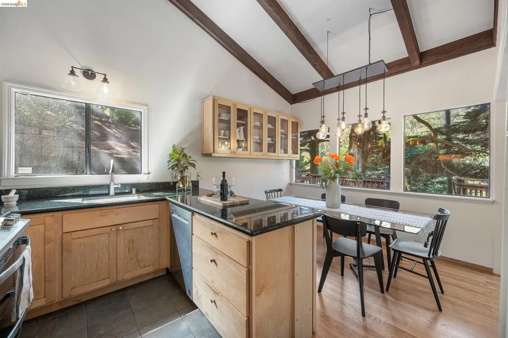 6600 Heather Ridge Way Oakland CA 94611