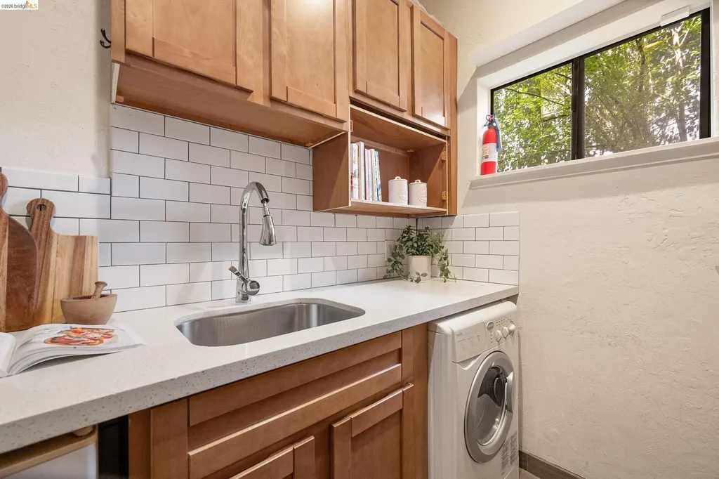 6600 Heather Ridge Way Oakland CA 94611