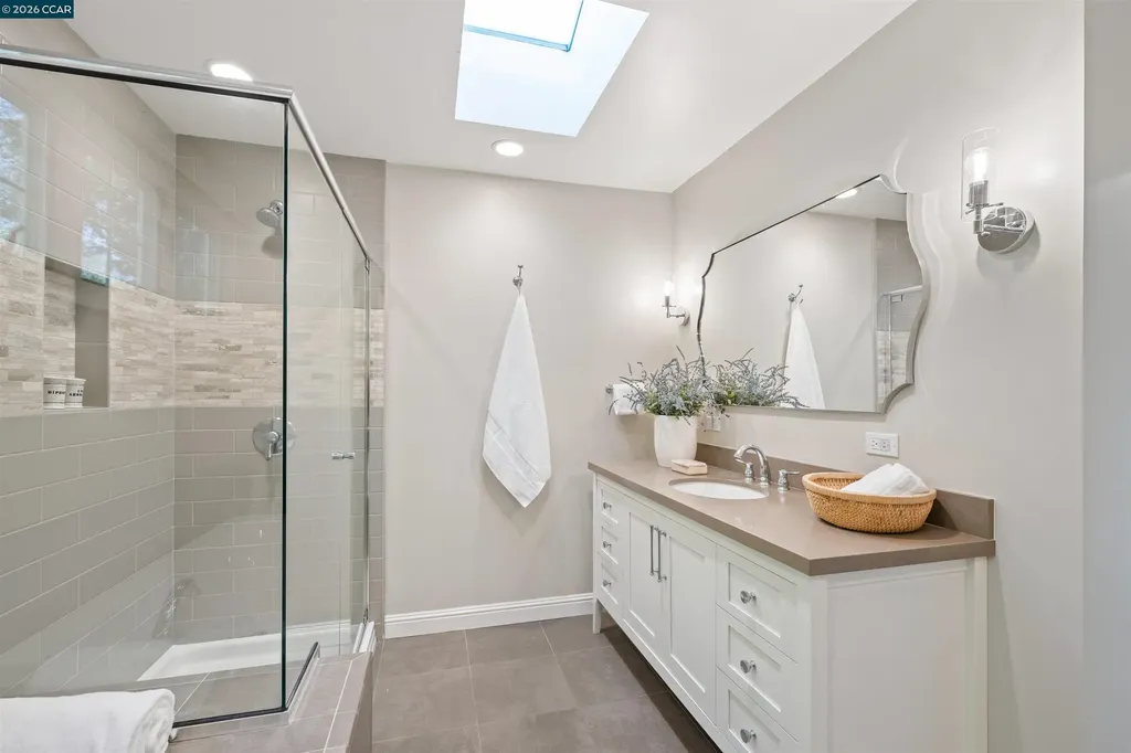 120 Las Vegas Orinda CA 94563