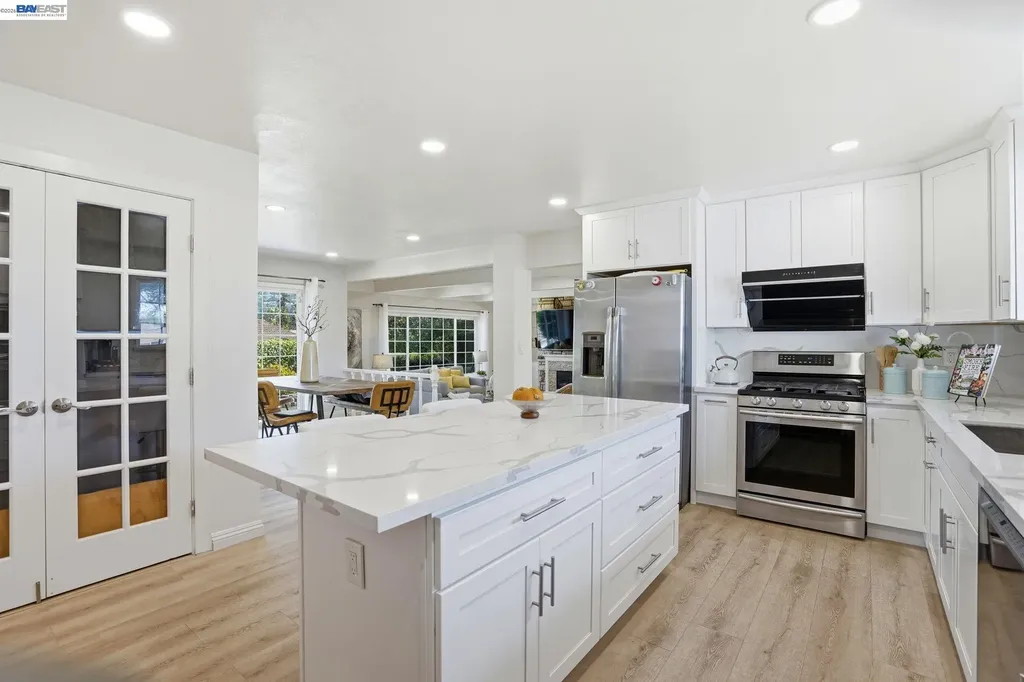15 Sequoyah View Court Oakland CA 94605