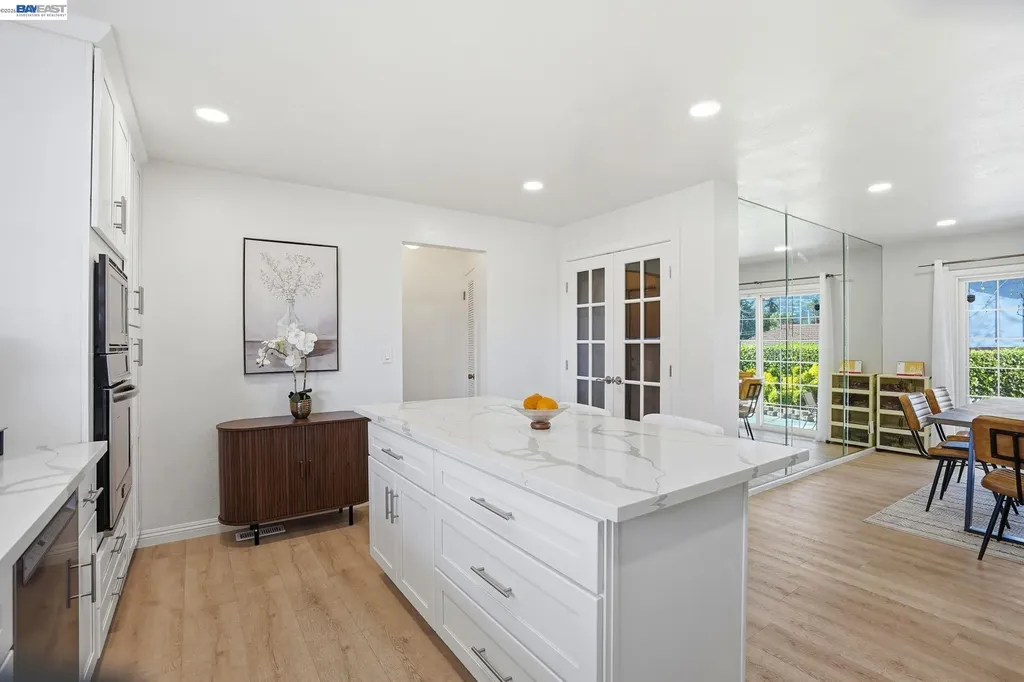 15 Sequoyah View Court Oakland CA 94605