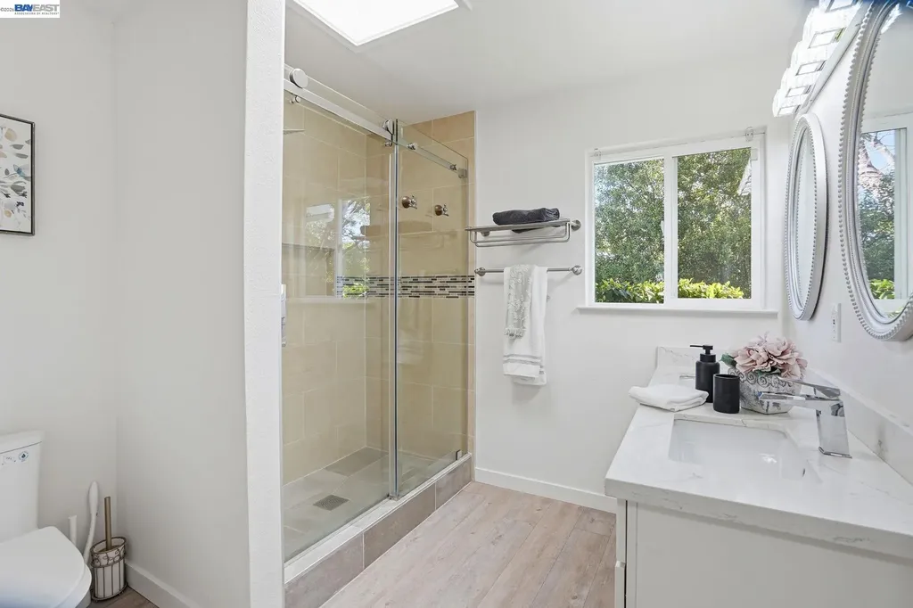 15 Sequoyah View Court Oakland CA 94605