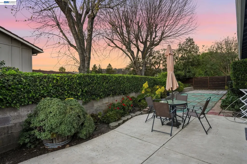 15 Sequoyah View Court Oakland CA 94605