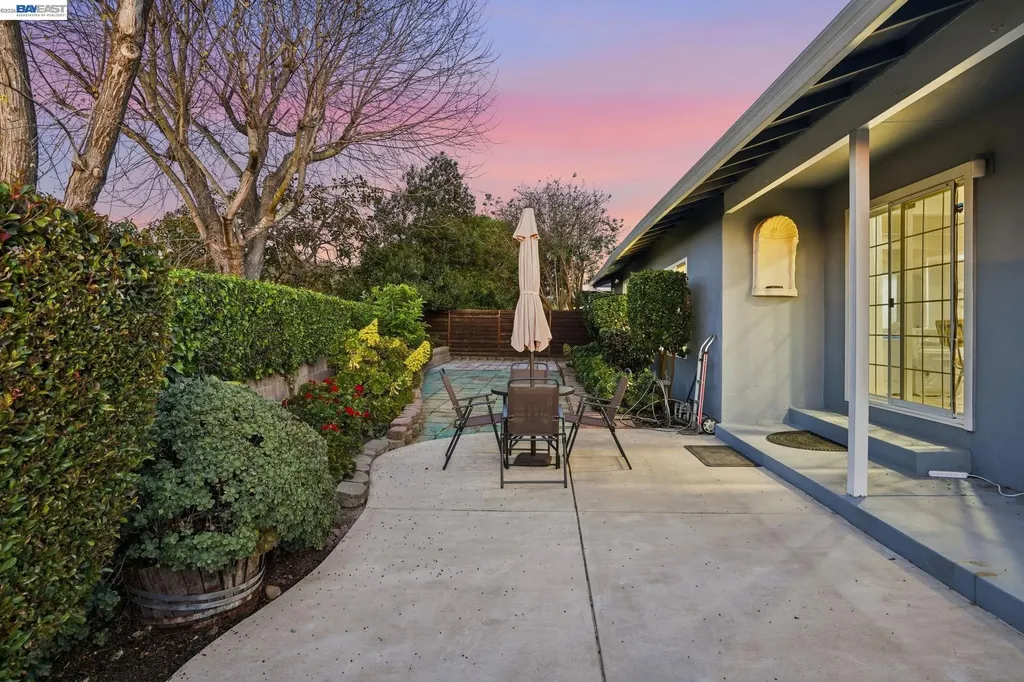 15 Sequoyah View Court Oakland CA 94605