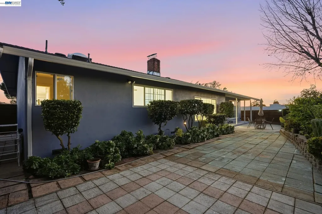 15 Sequoyah View Court Oakland CA 94605