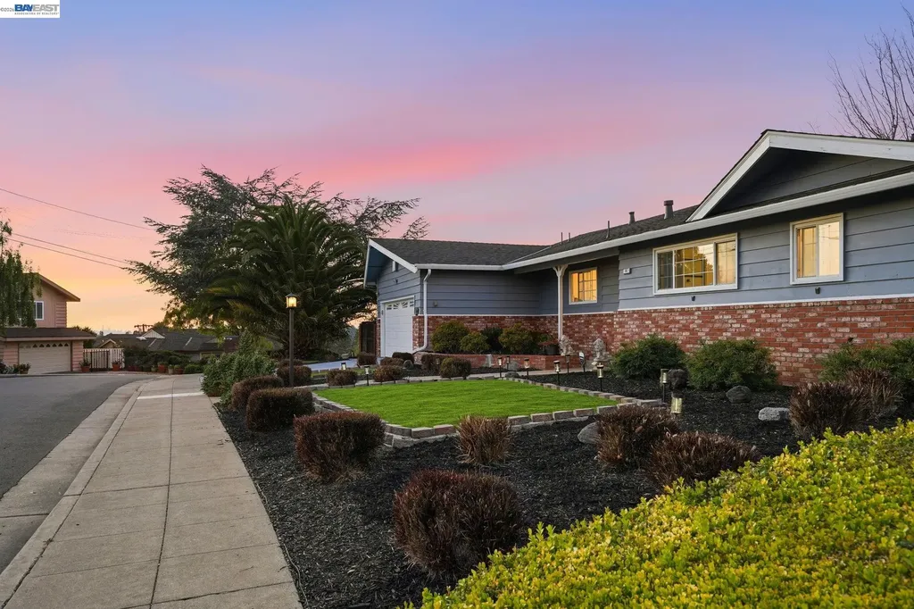 15 Sequoyah View Court Oakland CA 94605