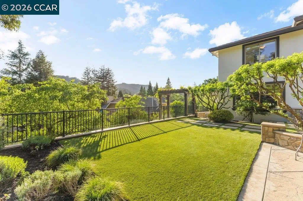 60 Terra Teresa Lafayette CA 94549