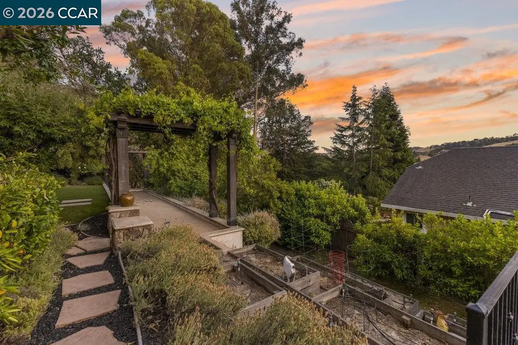 60 Terra Teresa Lafayette CA 94549