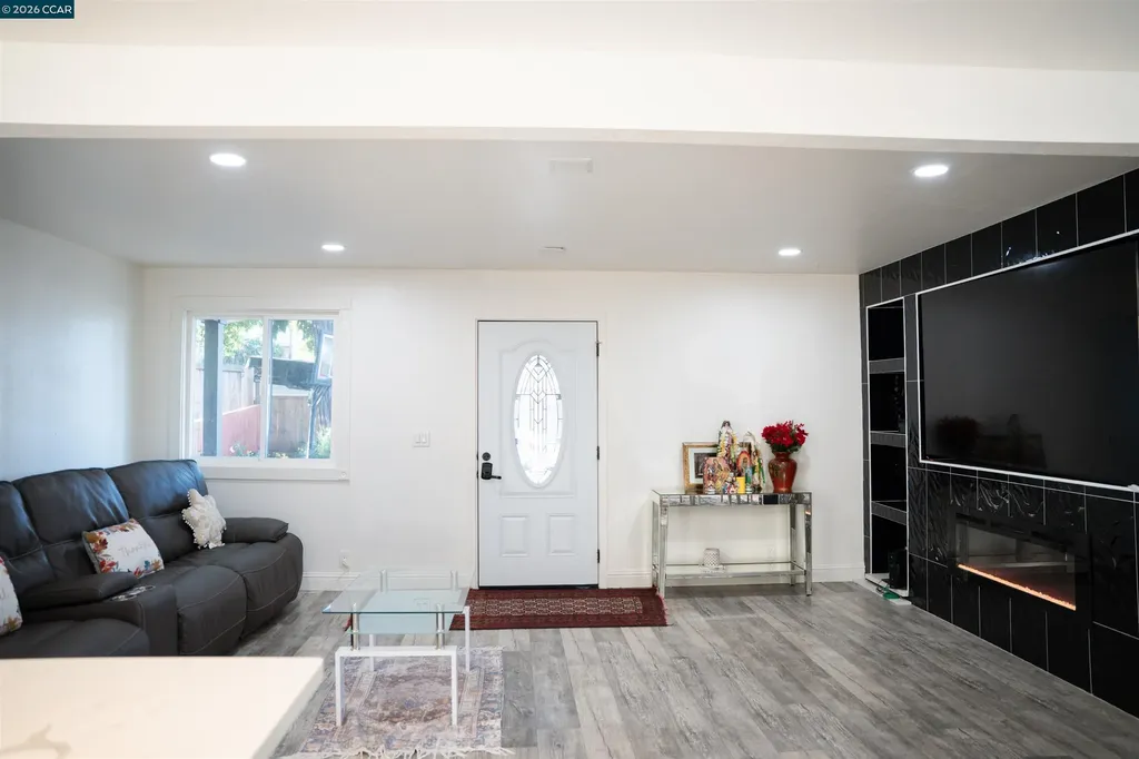 348 Valle Vista Avenue Vallejo CA 94590