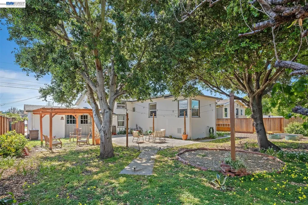 2807 Downer Avenue Richmond CA 94804