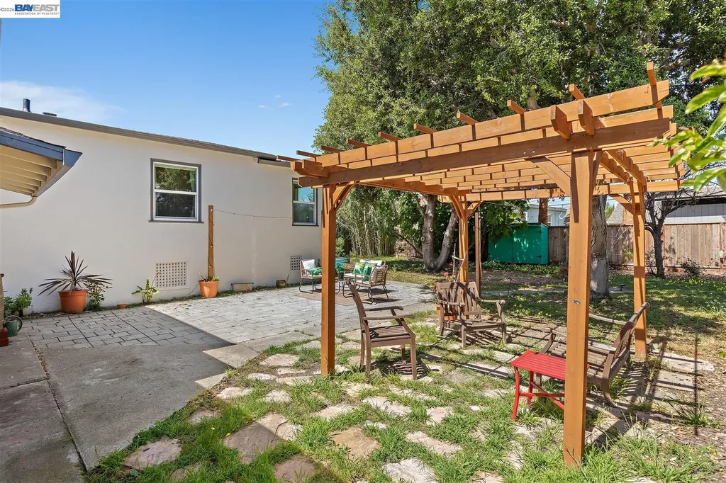 2807 Downer Avenue Richmond CA 94804