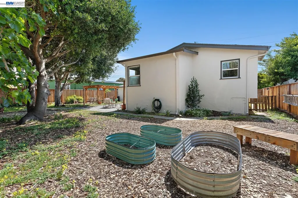 2807 Downer Avenue Richmond CA 94804