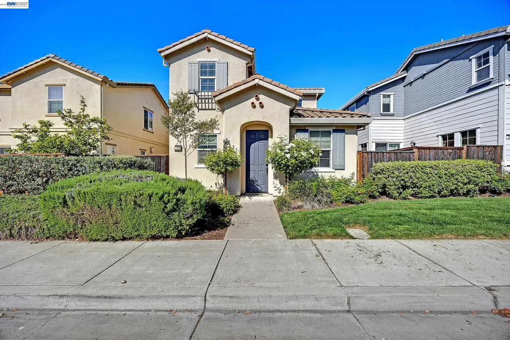 576 Herb White Way Pittsburg CA 94565