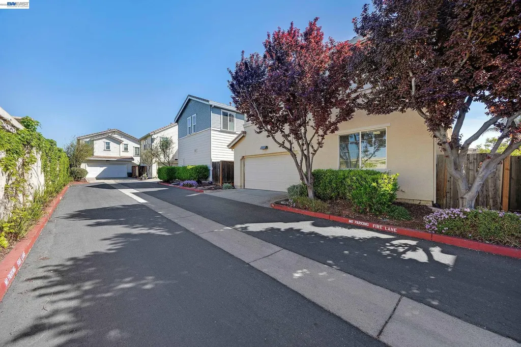 576 Herb White Way Pittsburg CA 94565