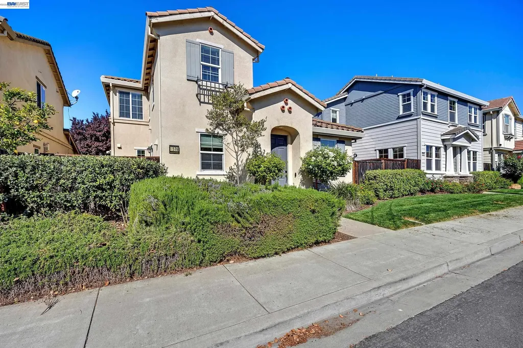 576 Herb White Way Pittsburg CA 94565