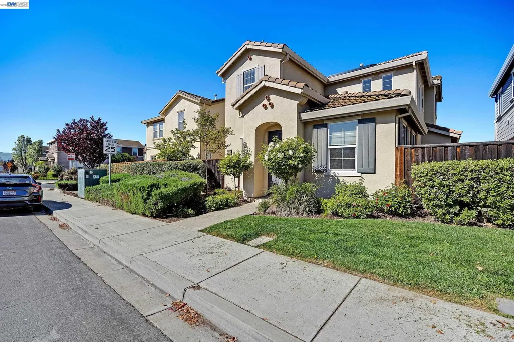 576 Herb White Way Pittsburg CA 94565