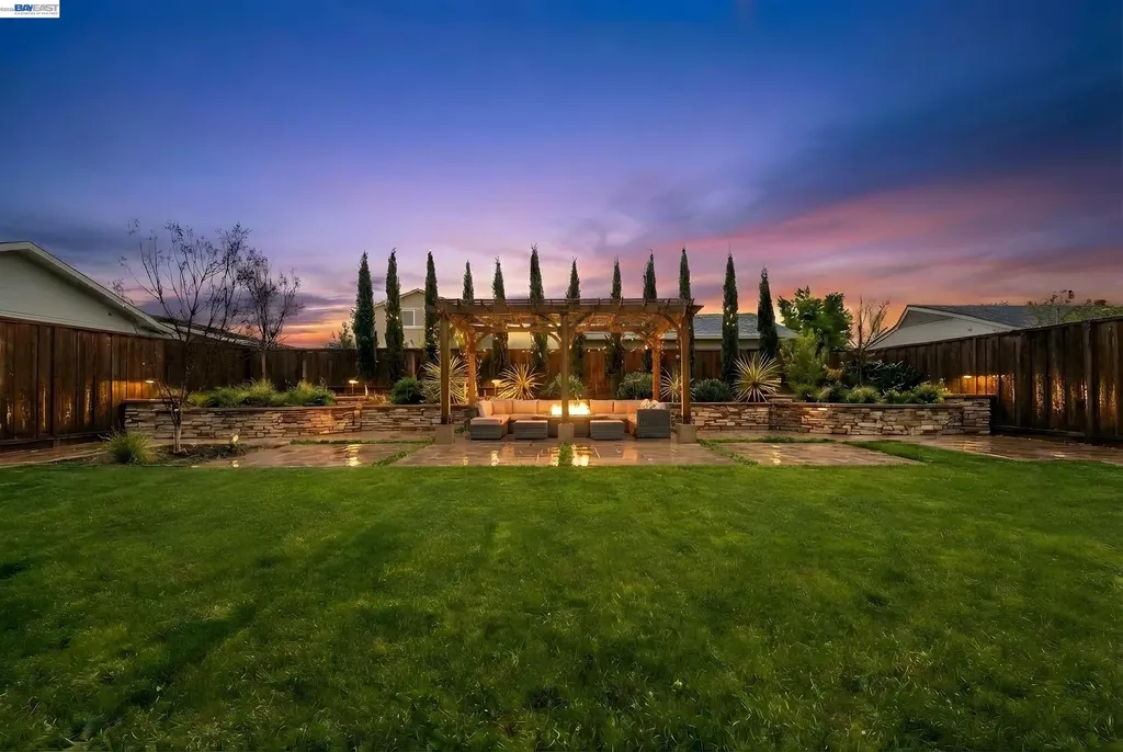 1338 Thais Lane Hayward CA 94544