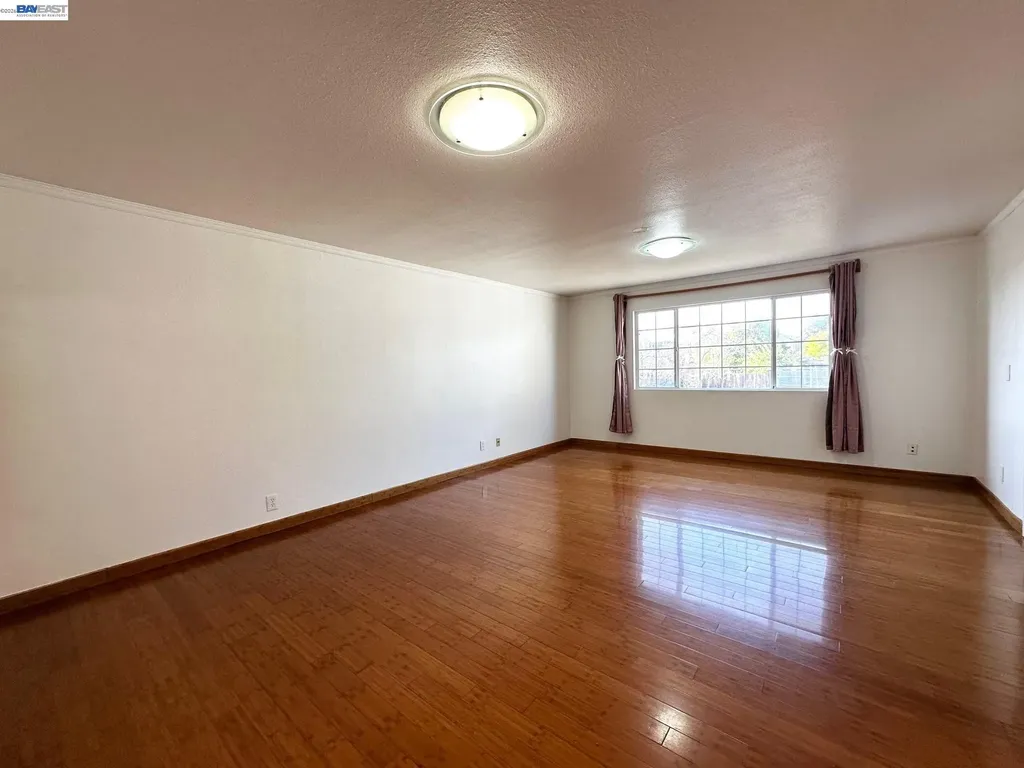 350 Cherrywood Avenue San Leandro CA 94577