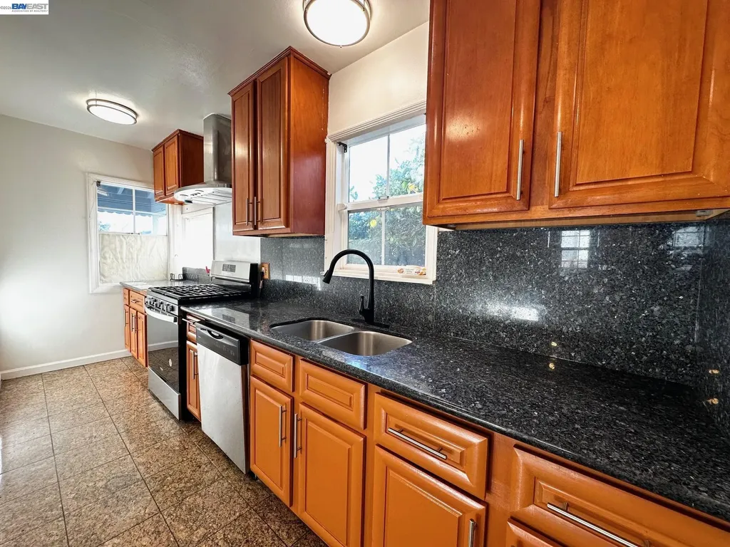 350 Cherrywood Avenue San Leandro CA 94577